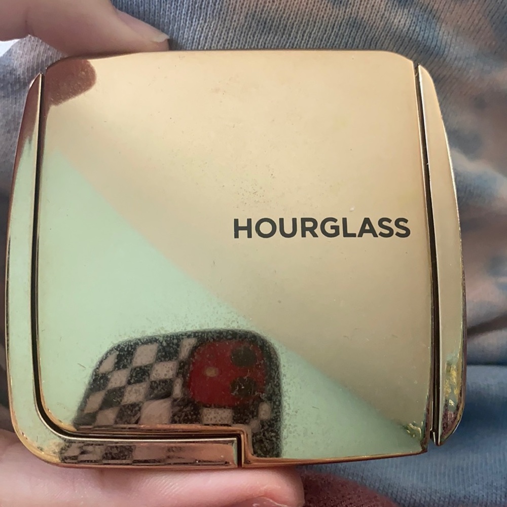 Hourglass Ambient lighting bronzer